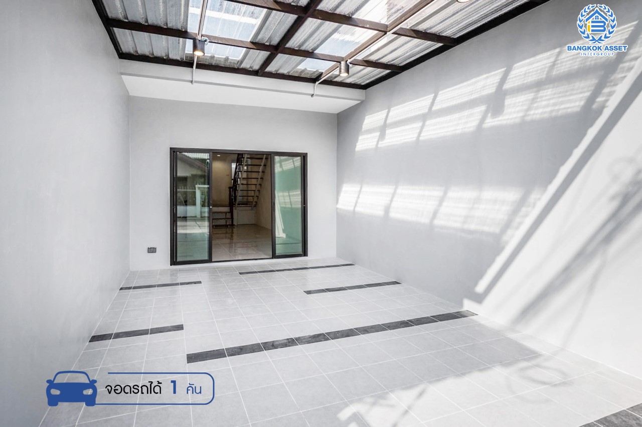 บ้านมือสองตกแต่งใหม่ ม.ทรายทองนิเวศน์ ติวานนท์45 ทาวน์เฮ้าส์พร้อมอยู่ ราคาสุดคุ้ม! เนื้อที่ 16 ตร.ว. ฟังก์ชัน 2 ห้องนอน 1 ห้องน้ำ 1 ที่จอดรถ บนทำเลเชื่อมต่อเมือง ใกล้ห้าแยกปากเกร็ด, เซ็นทรัลแจ้งวัฒนะ, เซ็นทรัลรัตนาธิเบศร์, และรถไฟฟ้าสายสีชมพู "สถานีสามัคคี"